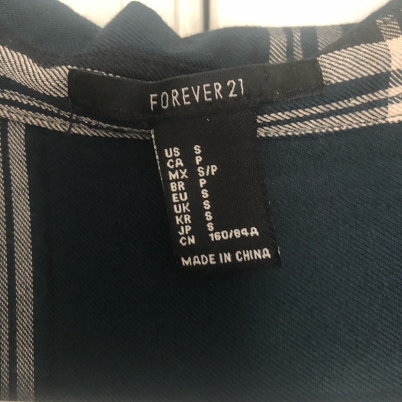 Button down - Picture 2 of 2